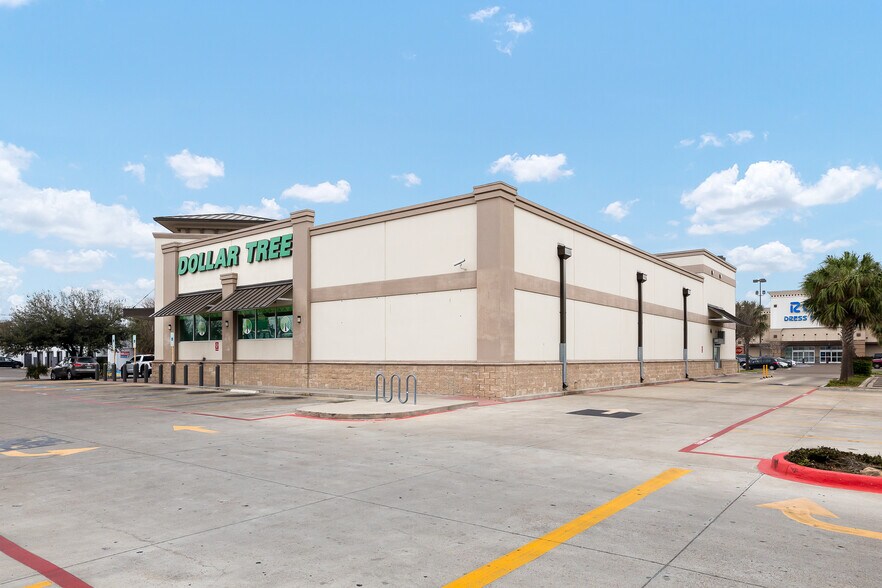 More Photos Of 901 S 10th St, McAllen Freestanding For Sale