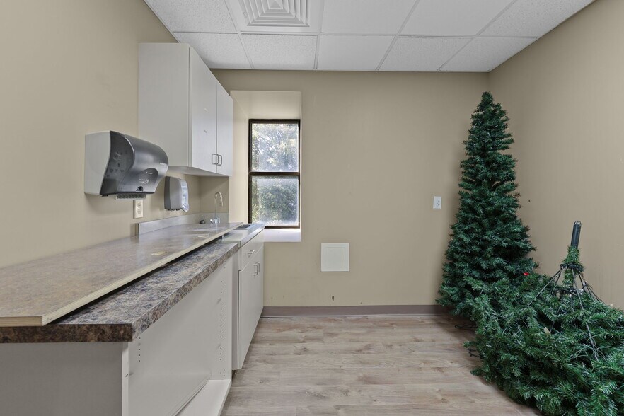 More Photos Of 1035 Lincolnton Rd, Salisbury Medical For Sale