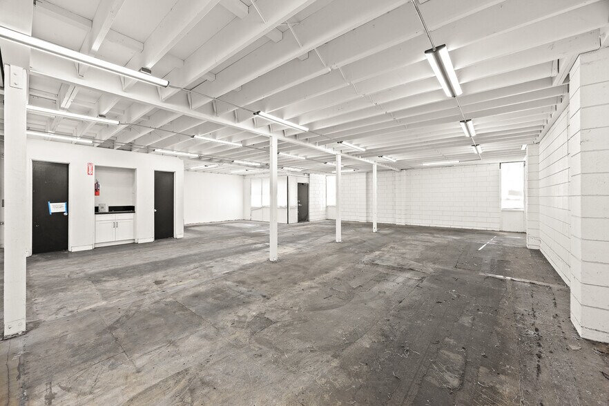 More Photos Of 2702 Saint Louis Ave, Signal Hill Warehouse For Lease