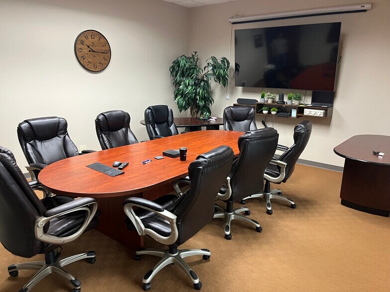 More Photos Of 17824-17826 Edison Ave, Chesterfield Flex For Lease