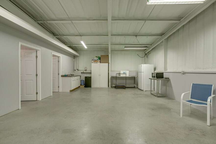 More Photos Of 13300 Cleburne Hwy, Cresson Industrial For Sale