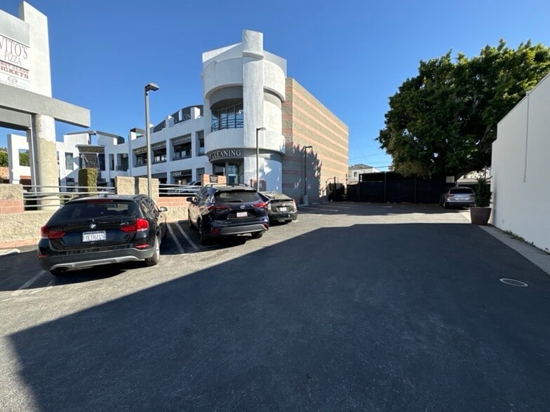 More Photos Of 832 N La Cienega Blvd, Los Angeles Land For Lease