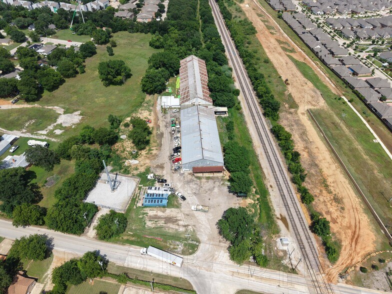 More Photos Of 3516 Tarrant Main St, Fort Worth Warehouse For Sale