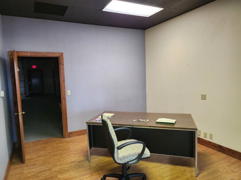 More Photos Of 459-473 N Washburn St, Oshkosh Storefront Retail Office For Lease