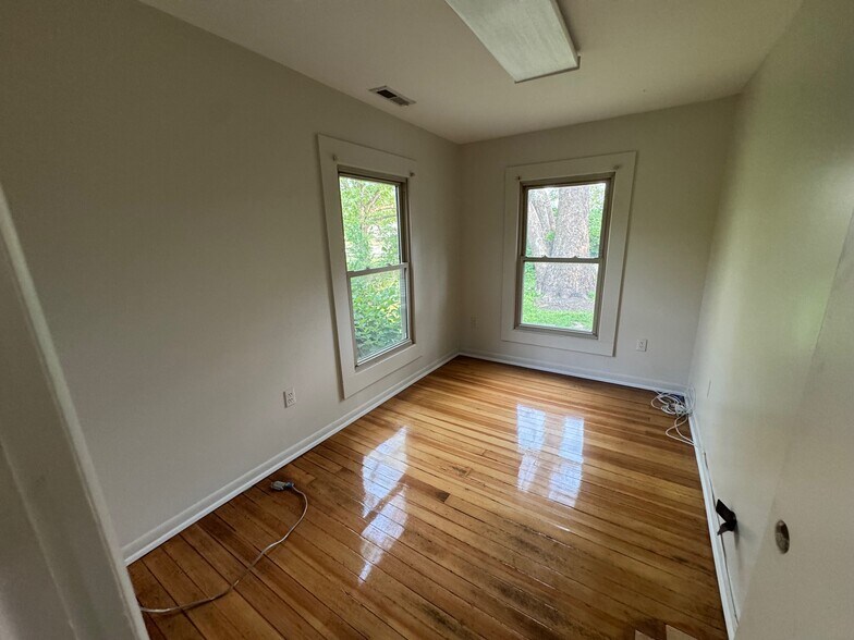 More Photos Of 1103 Fabyan Pkwy, Geneva Manufacturing For Lease