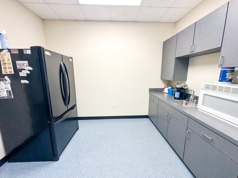 More Photos Of 8810 Westgate Park Dr, Raleigh Flex For Lease