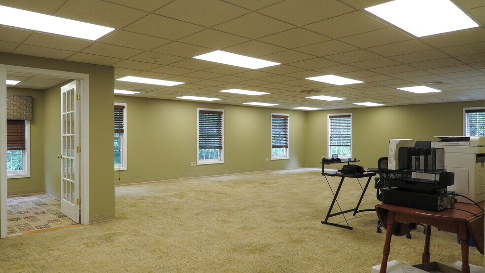 More Photos Of 360 State Route 101, Bedford Medical For Lease