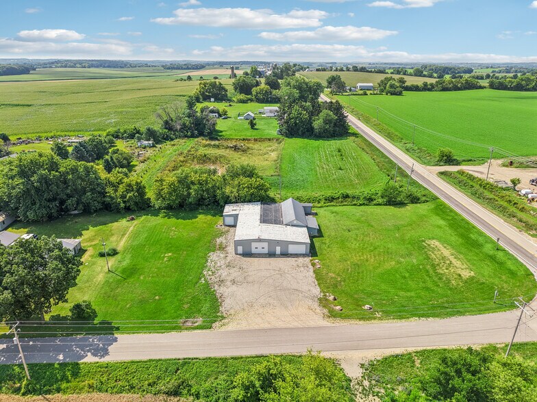 More Photos Of W9231 Bobolink Rd, Reeseville Warehouse For Sale