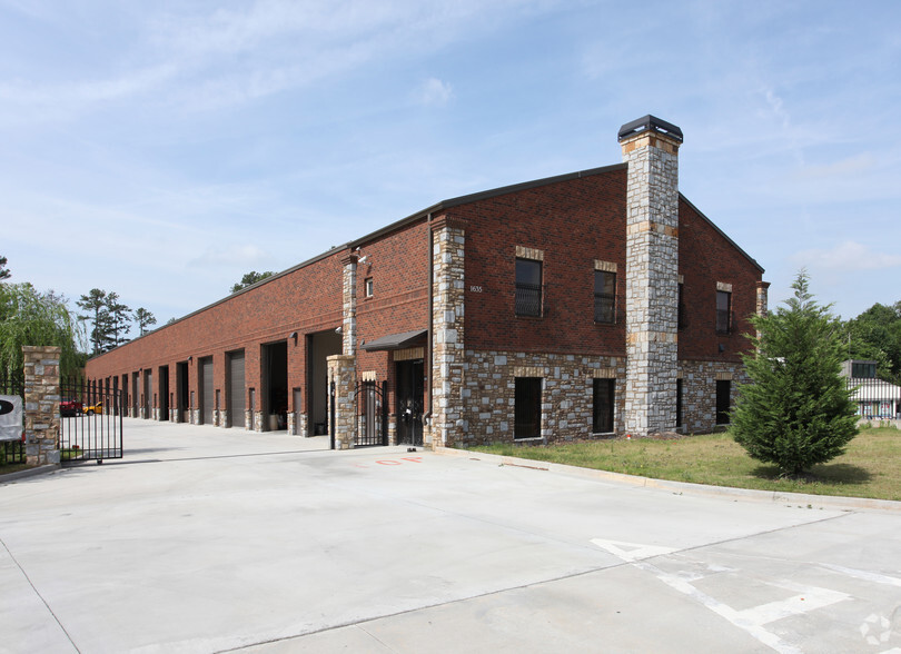 Primary Photo Of 1635 Beaver Ruin Rd, Norcross Warehouse For Lease