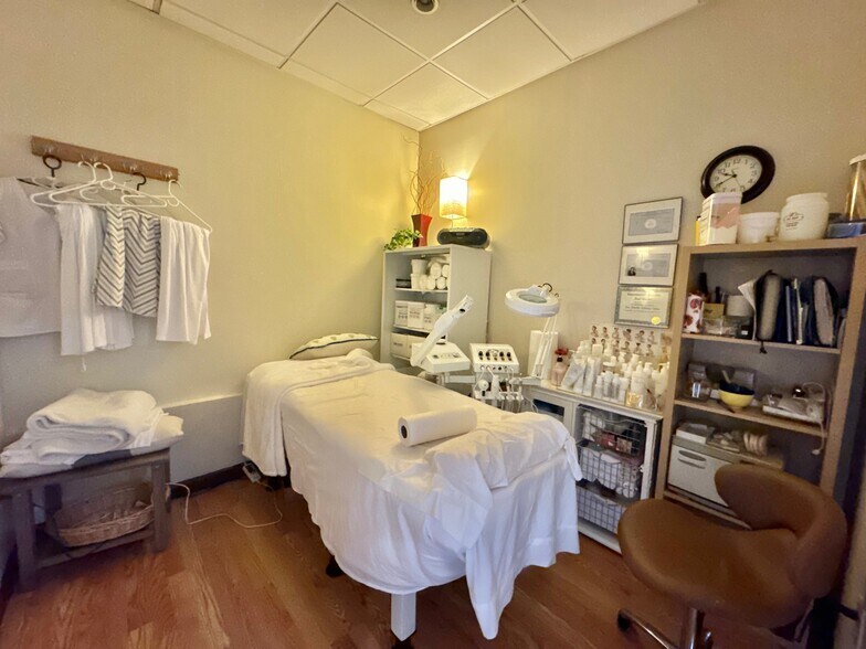 More Photos Of 32-38 Atlantic Ave, Lynbrook Office For Sale