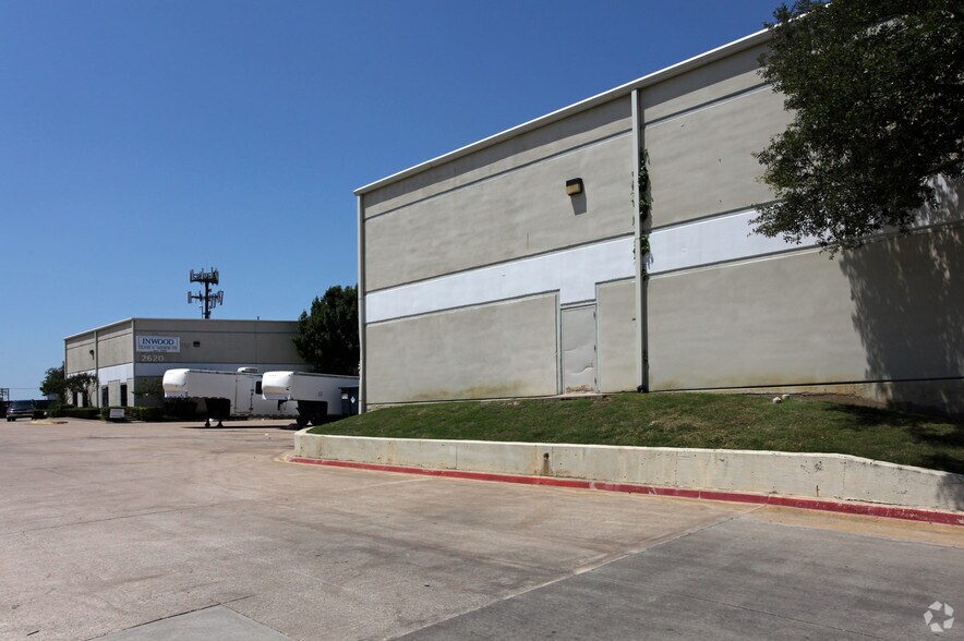 More Photos Of 2616-2626 Willowbrook Rd, Dallas Manufacturing For Lease