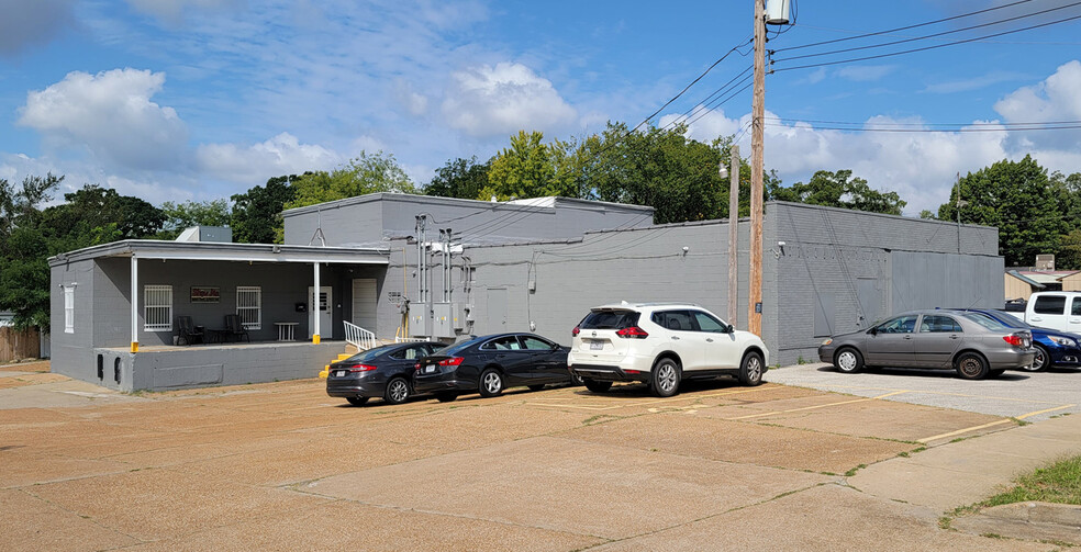 Primary Photo Of 2021 N Warson Rd, Saint Louis Warehouse For Sale