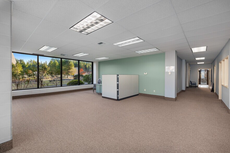 More Photos Of 81 Tower Blvd, Elma Office For Lease