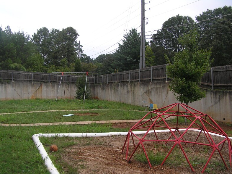 More Photos Of 216 E Felton Rd, Cartersville Daycare Center For Sale