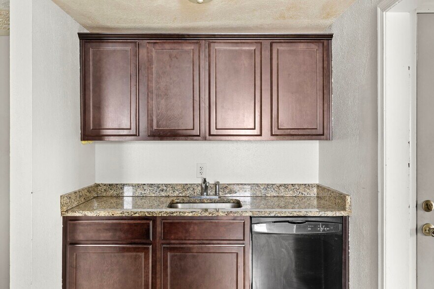 More Photos Of 1012-S S Main St, Culpeper Medical For Sale