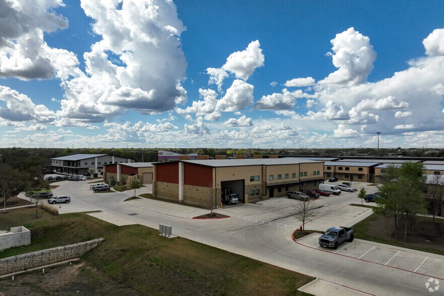 More Photos Of 730 S Bell Blvd, Cedar Park Office For Lease