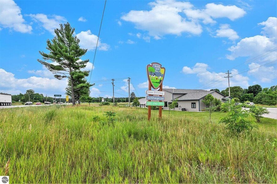 More Photos Of 1859 Southpeak Dr, Traverse City Service For Sale