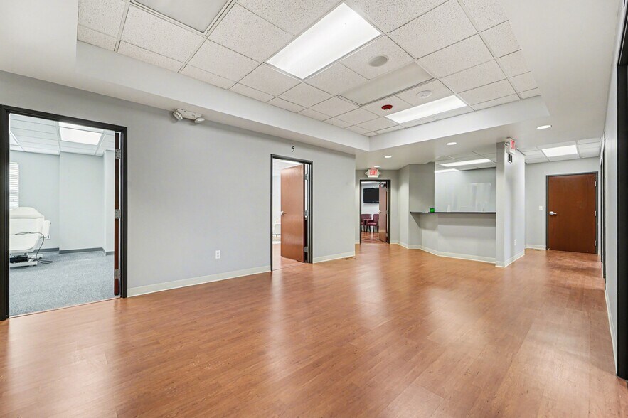 More Photos Of 2950 Crooks Rd, Rochester Hills Healthcare For Lease