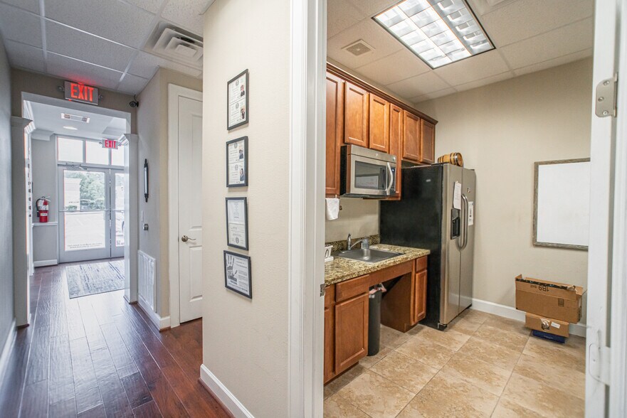 More Photos Of 2219 Sawdust Rd, The Woodlands Office For Sale