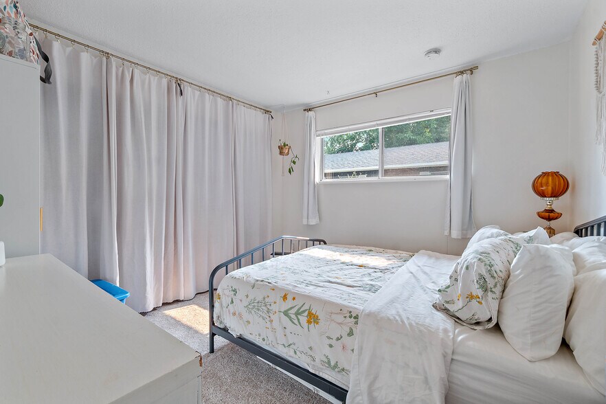 More Photos Of 806 SE Nehalem St, Portland Apartments For Sale