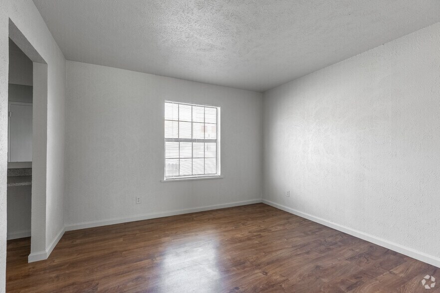 More Photos Of 101-121 S Bonnie Brae St, Denton Apartments For Sale