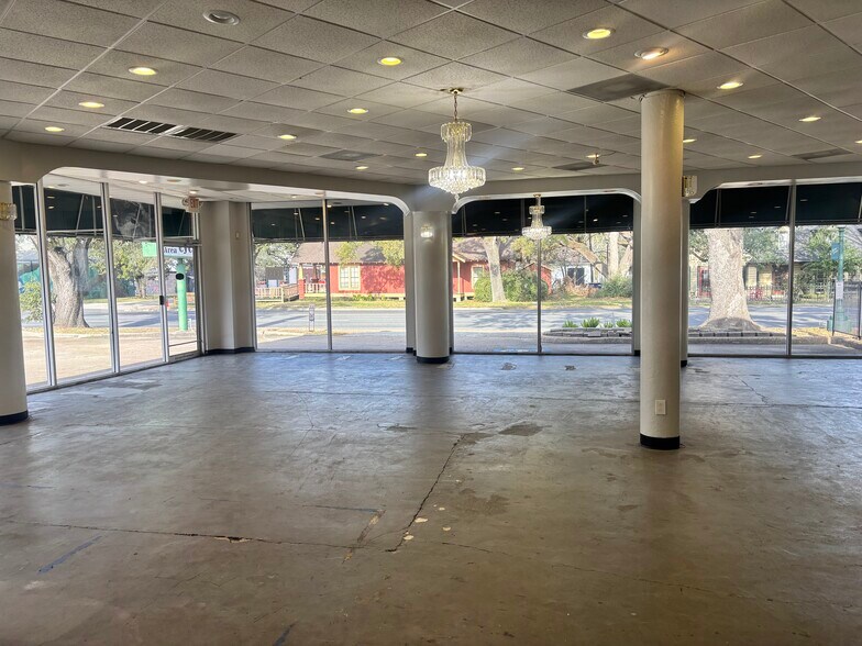 More Photos Of 603 E Main St, League City Freestanding For Lease