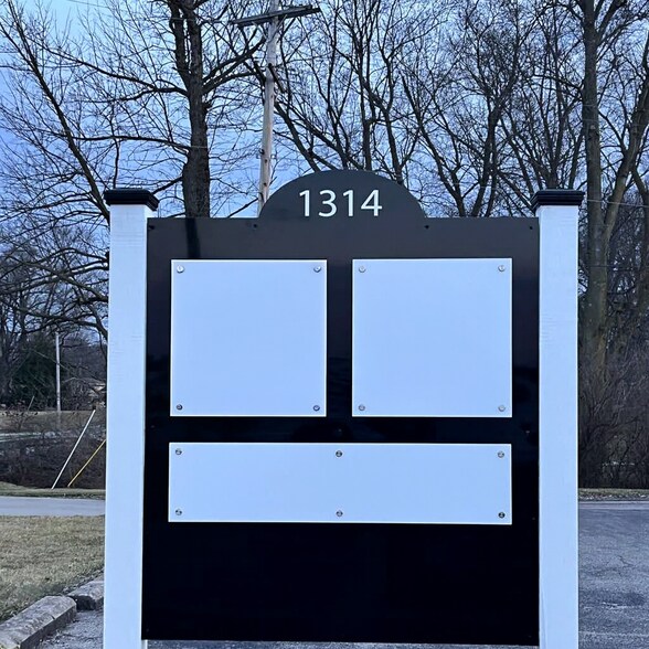 More Photos Of 1314 Barnhart Rd, Troy Office For Lease