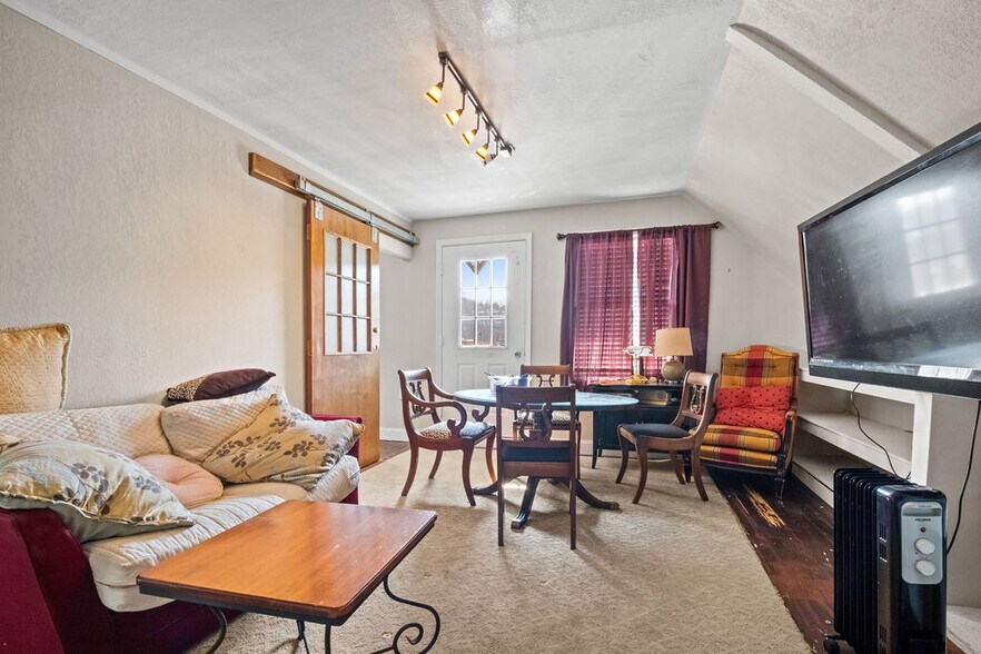 More Photos Of 1337 Virginia St, Charleston Office For Sale