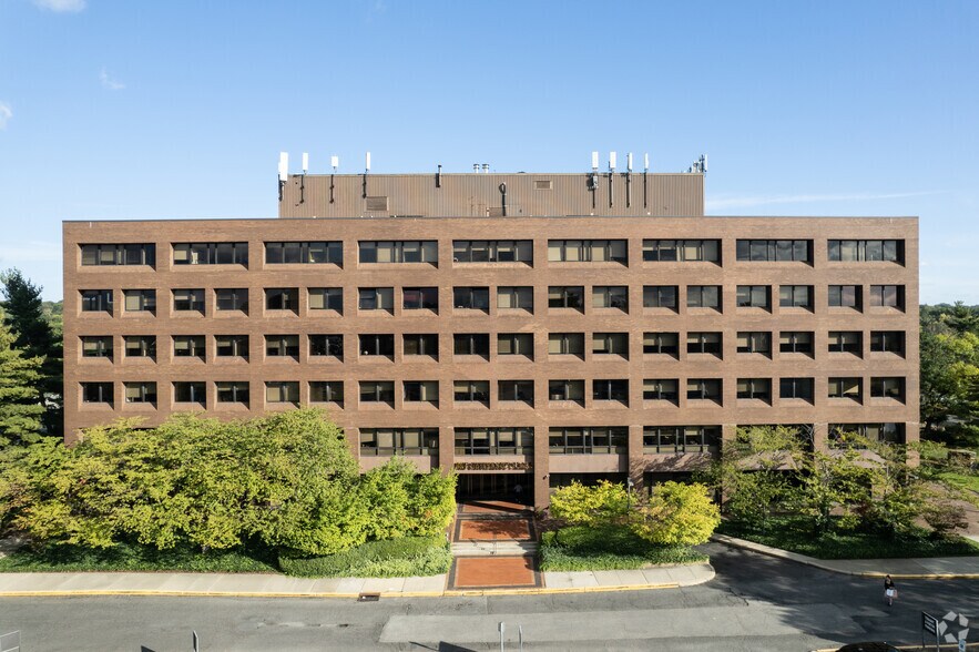 More Photos Of 1 University Plz, Hackensack Office For Lease