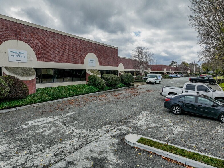 More Photos Of 255 Apollo Way, Hollister Warehouse For Lease