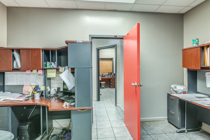 More Photos Of 4542 Baldwin Ave, Montgomery Warehouse For Sale