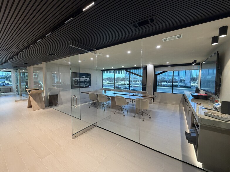 More Photos Of 17130 N Dallas Pky, Dallas Office For Sale
