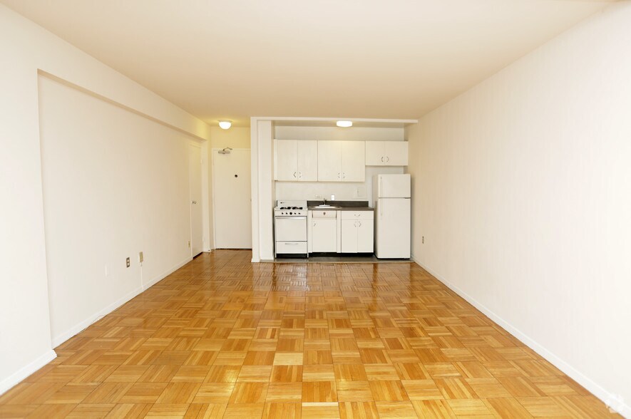 More Photos Of 2712 Wisconsin Ave NW, Washington Apartments For Sale