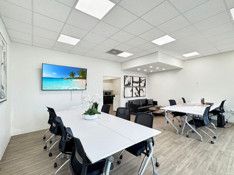 More Photos Of 901 E Main St, Yukon General Retail For Lease