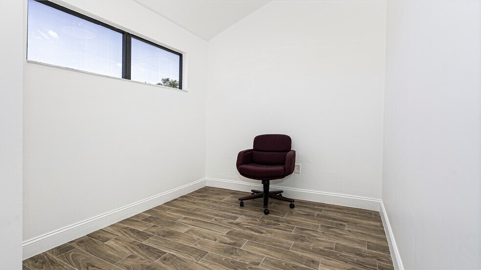 More Photos Of 5235 Ramsey Way, Fort Myers Office For Sale