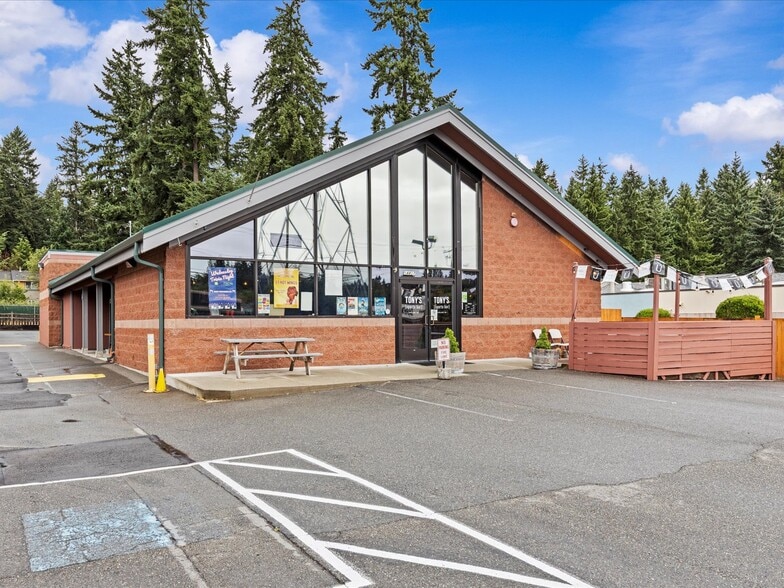 More Photos Of 14417 124th Ave NE, Kirkland Bar For Sale