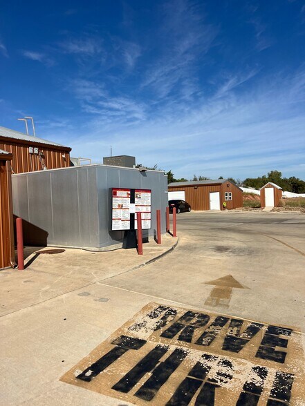 More Photos Of 10811 NE 23rd St, Spencer Restaurant For Lease