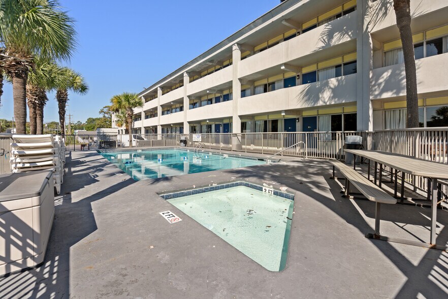 More Photos Of 806 S Ocean Blvd, Myrtle Beach Hotel For Sale