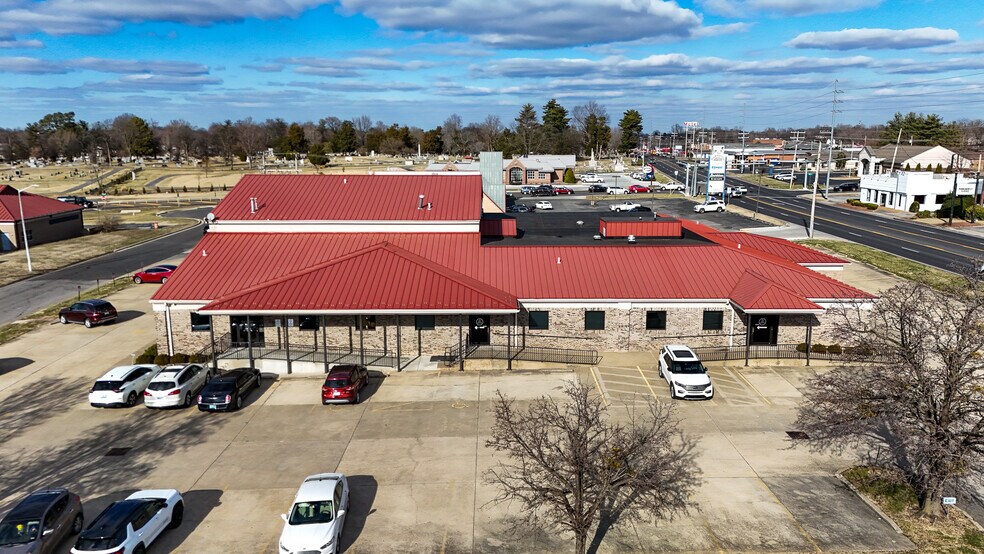 Primary Photo Of 2831 Lone Oak Rd, Paducah Medical For Sale