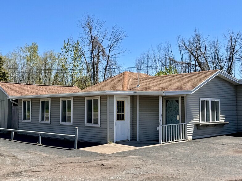 More Photos Of 444 North Ave, Hilton Restaurant For Lease