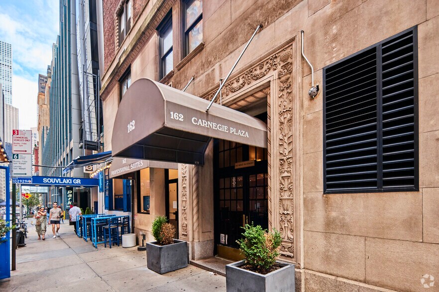 More Photos Of 162 W 56th St, New York Apartments For Lease