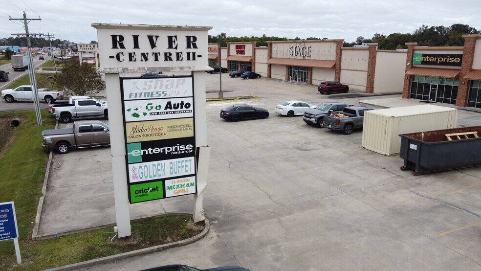 More Photos Of 1320 Hospital Rd, New Roads Freestanding For Lease