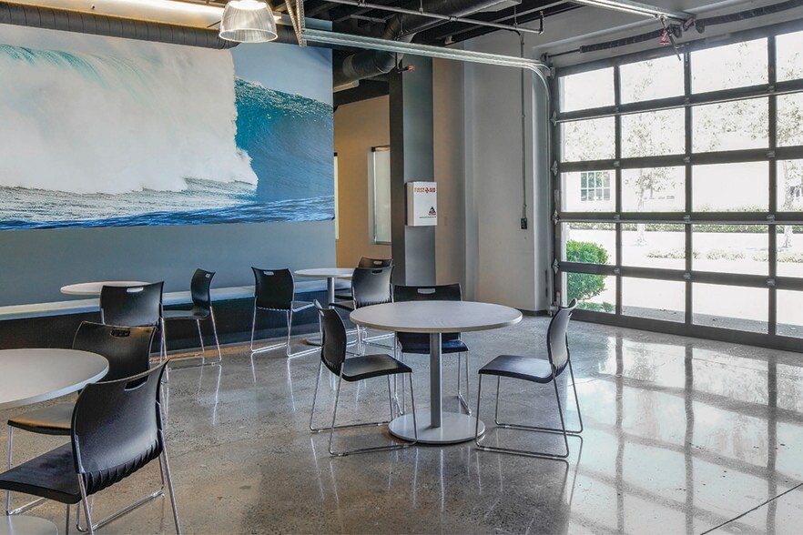 More Photos Of 1821 E Dyer Rd, Santa Ana Office For Lease