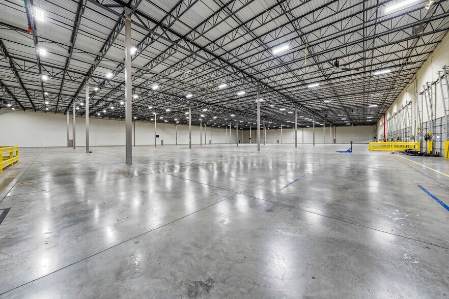 More Photos Of 4689 Industry Dr, Medford Distribution For Lease
