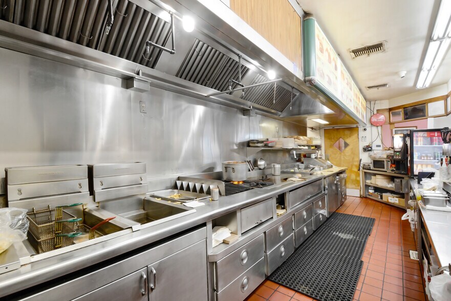 More Photos Of 142 N Mountain Ave, Ontario Restaurant For Sale