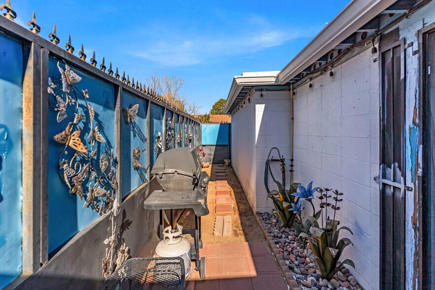 More Photos Of 2901 N Alvernon Way, Tucson Office For Sale