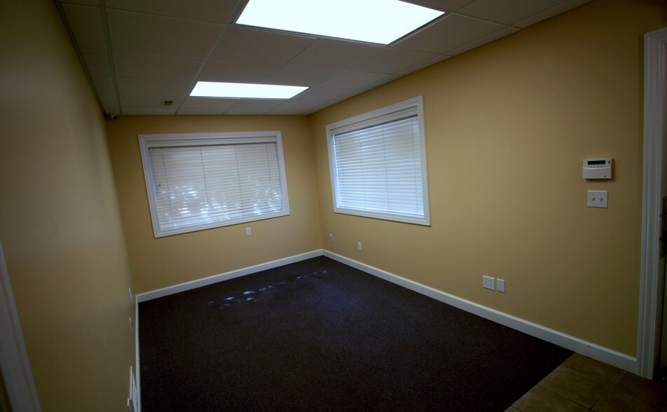 More Photos Of 10151-10171 Bergin Rd, Howell Flex For Lease