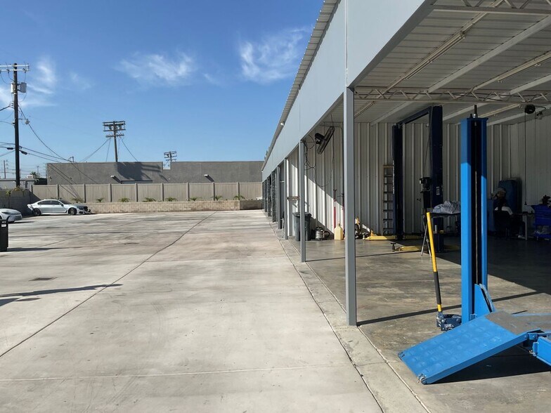 More Photos Of 14723 Aetna St, Van Nuys Auto Repair For Sale