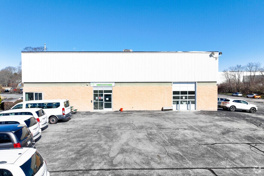More Photos Of 125 John Hancock Rd, Taunton Warehouse For Lease