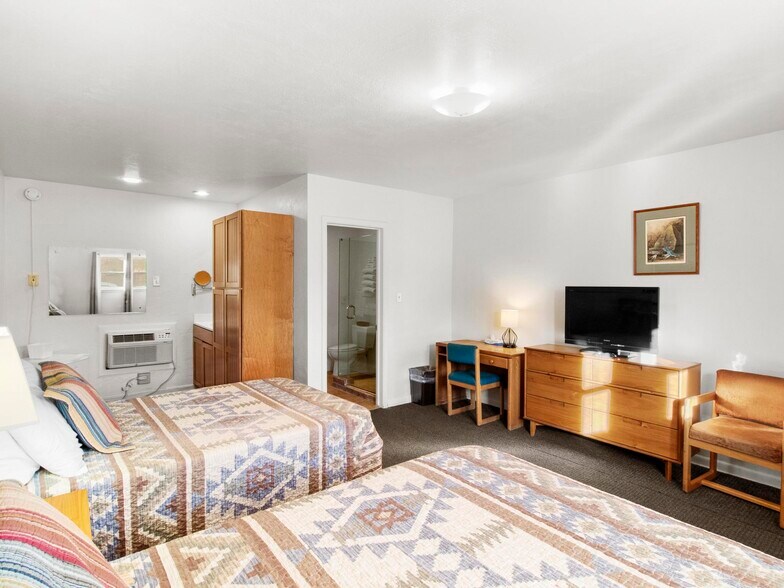 More Photos Of US 163 & San Juan River, Mexican Hat Hotel For Sale